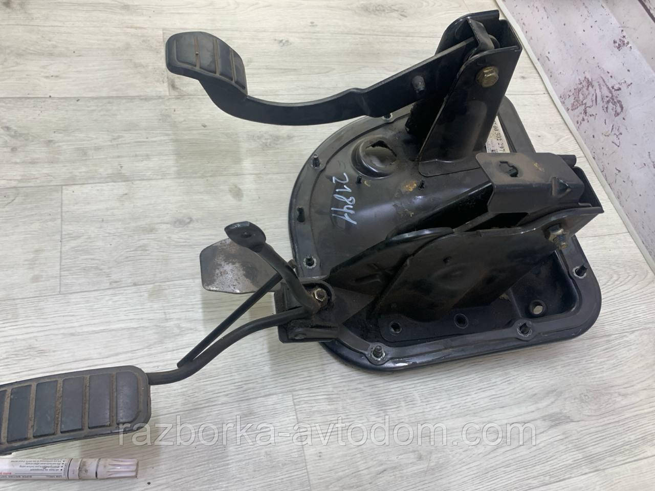 Педальний вузол (з педаллю газу, гальма, зчеплення) Renault master (98-10) OE:7700302297