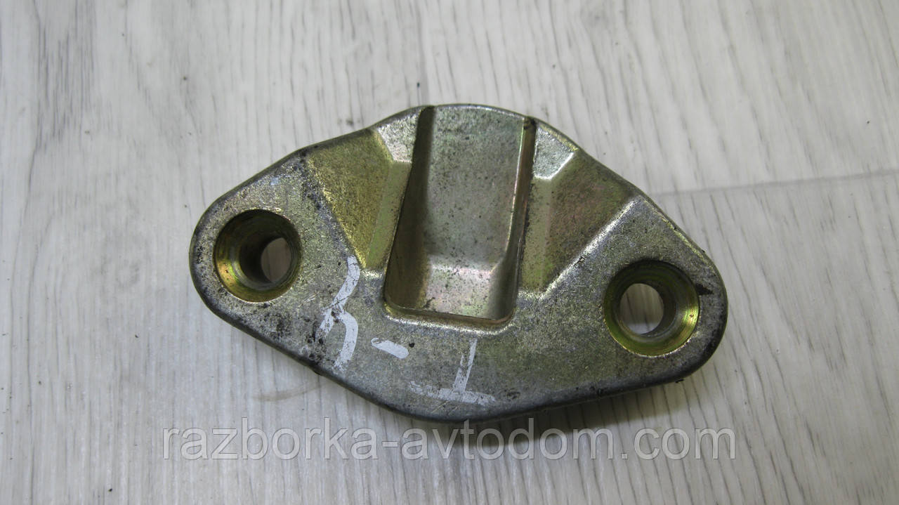 Фіксатор обмежувач зсувних дверей VW T4 (1990-2003) OE: 701843667