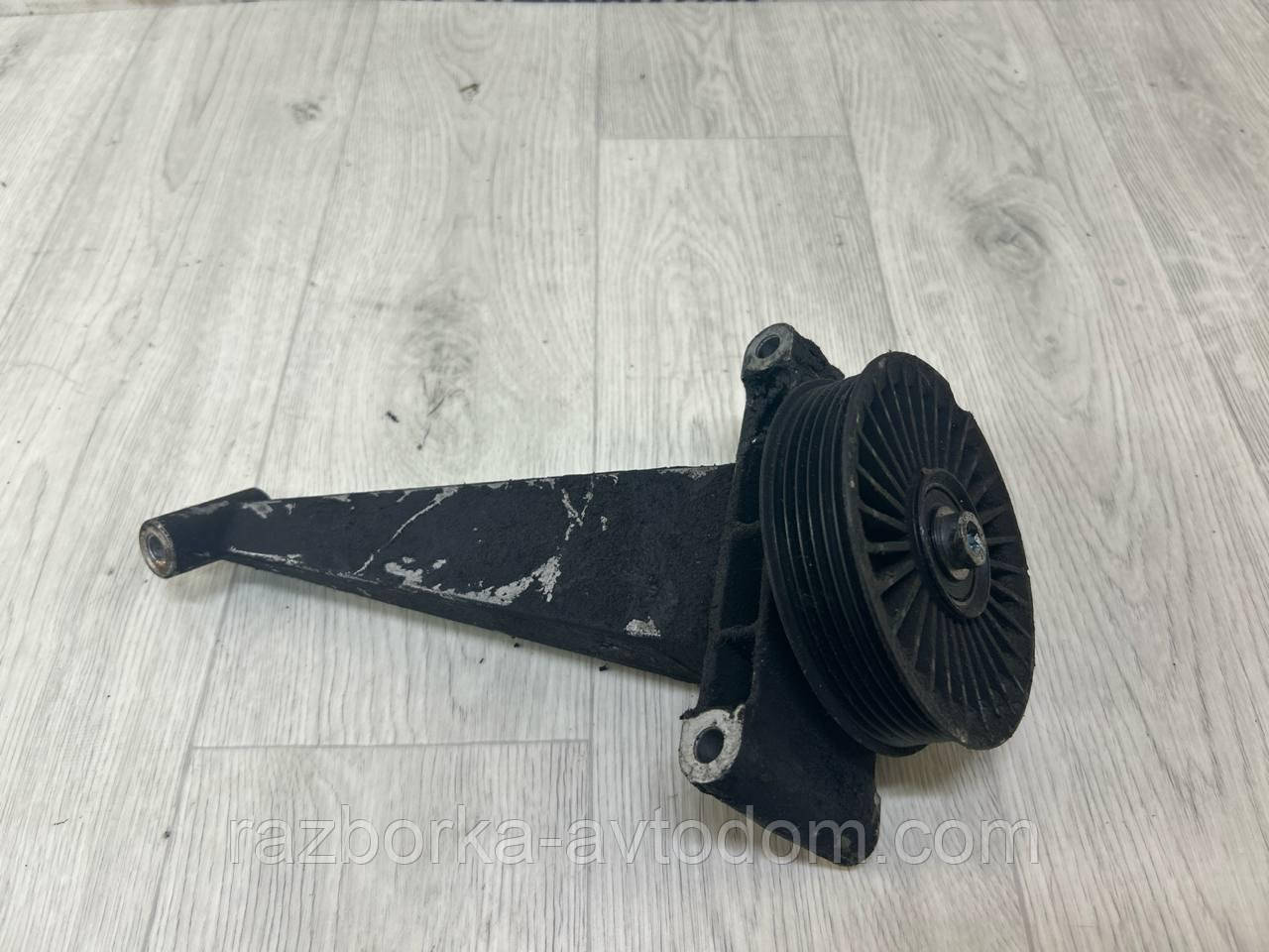 Натягувач ременя генератора з роликом Mercedes Sprinter (95-06) 2,2CDI, 2.7CDI OE:a6112340393