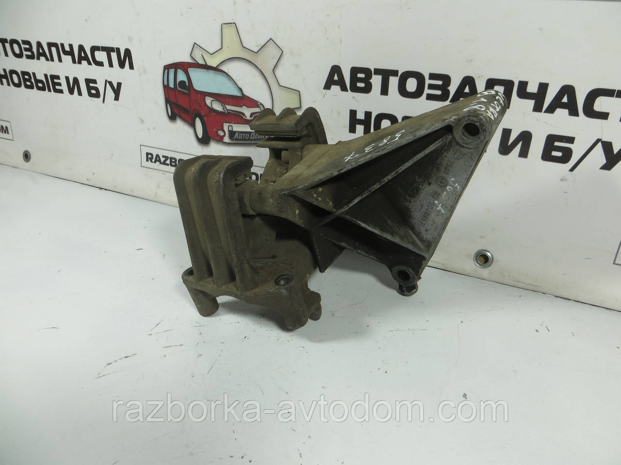 Кронштейн + подушка двигуна OPEL VECTRA B (1995-2003) ОЕ: 90496531 OE 90495514