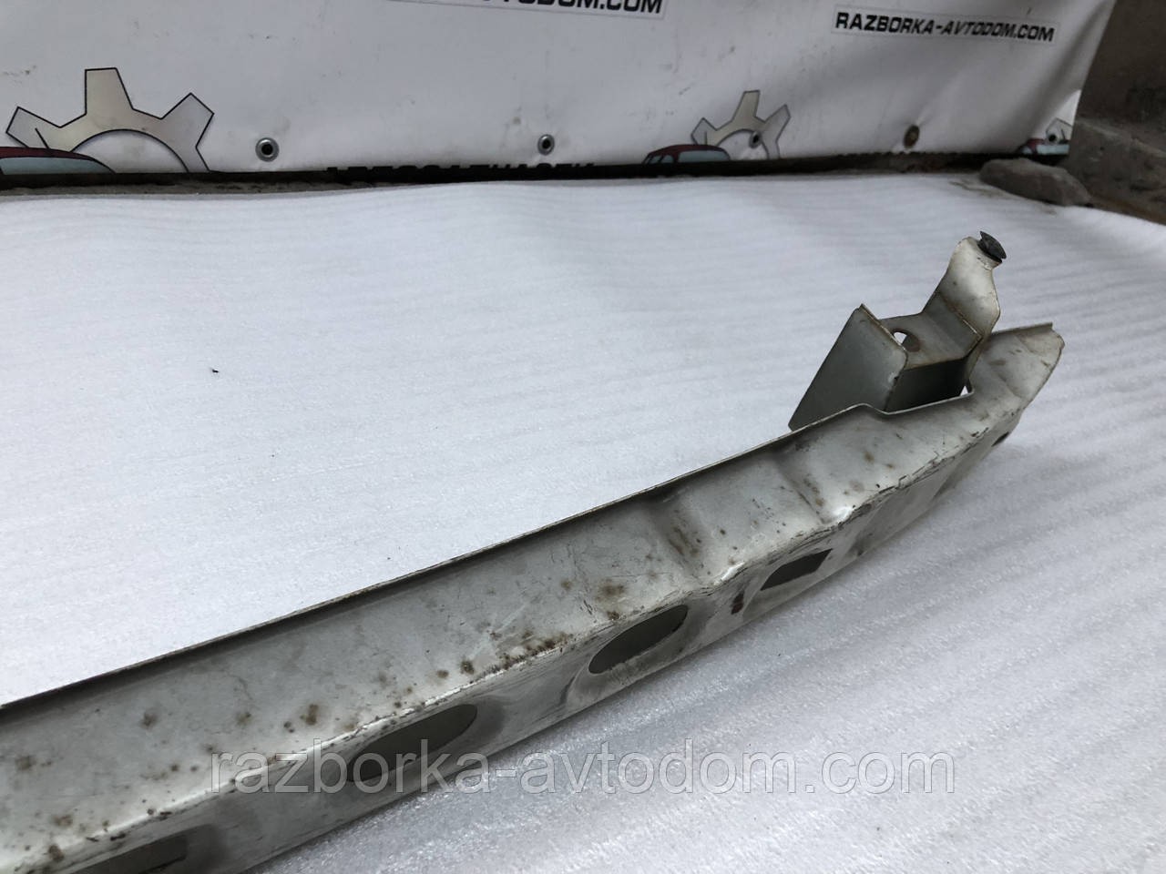 Підсилювач заднього бампера Nissan Vanette C23 (91-01)