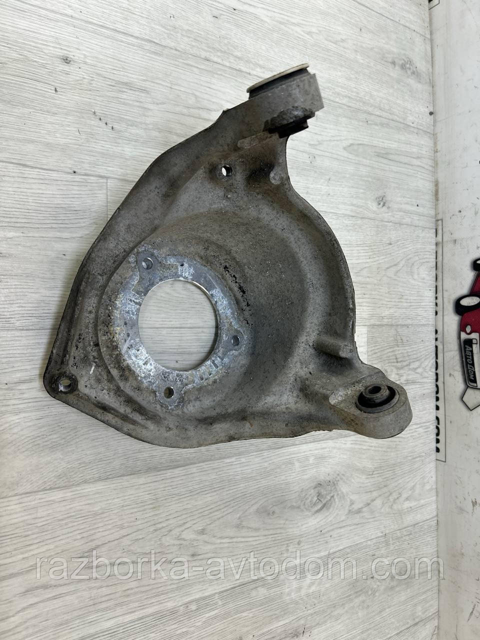 Кронштейн/ чашка амортизатора переднього правого Peugeot 407 (04-11) OE:352719