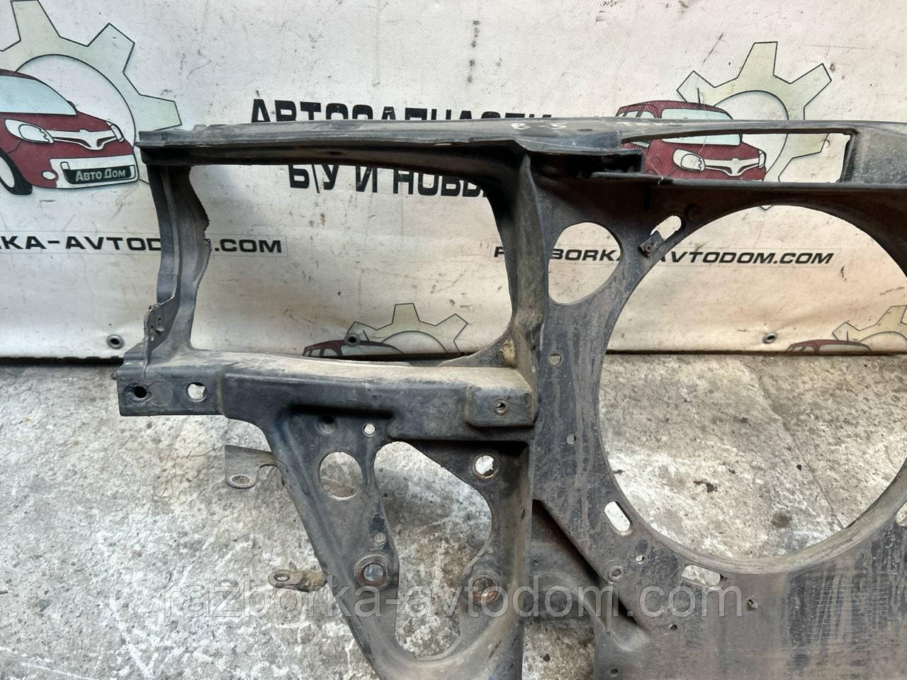 Панель передня (телевізор) VW Passat B5 (96-00) OE:3B0805594L ДЕФЕКТ!!