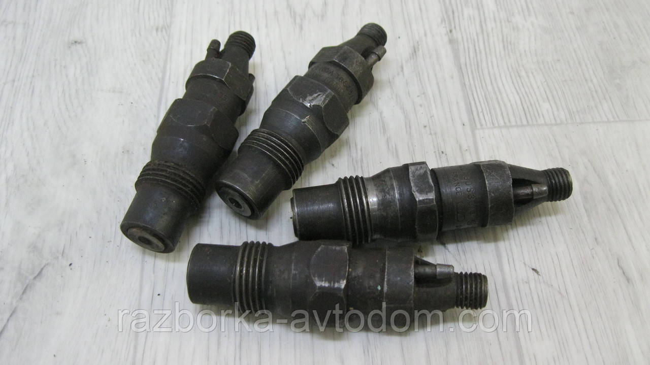 Форсунка дизельна 2.4D VW Lt 28-55, Transporter T4, Passat B3 OE: 068130201C