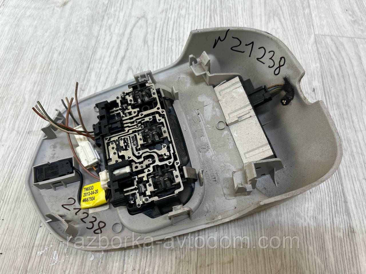 Плафон потолка центральний передний Peugeot 308 (07-), 3008, 508, 5008, OE:9681370177