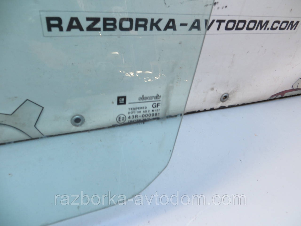 Скло заднього лівого дверей (ситан, хетчбек) OPEL VECTRA B (1995-2002) ОЕ: 0161303 OE 90464313