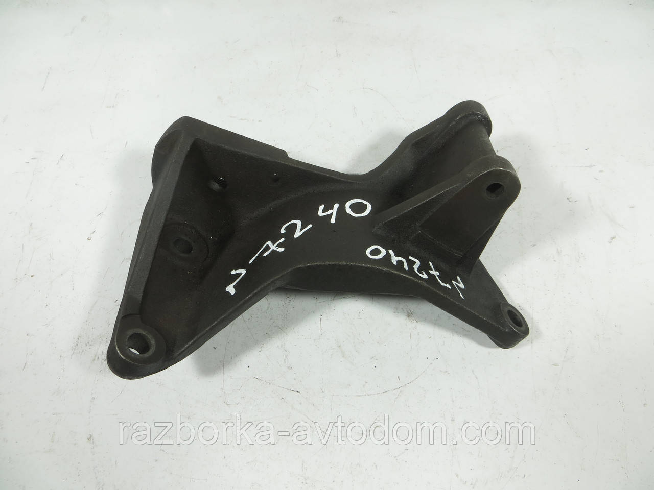 Кронштейн кріплення генератора Ford Sierra, Escort, Orion, Scorpio (1987-1993) 2.0 DOCH ОЕ: 88wf10039aa