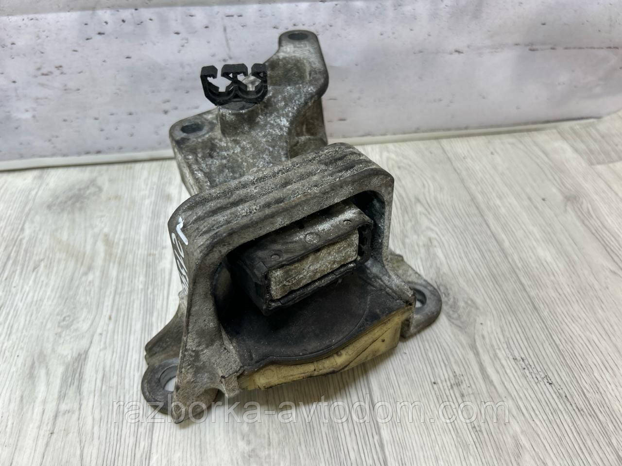 Подушка двигуна права 1.6TDCI Renault Scenic 3, Grand Scenic 3, Megane 3 OE:112841371R