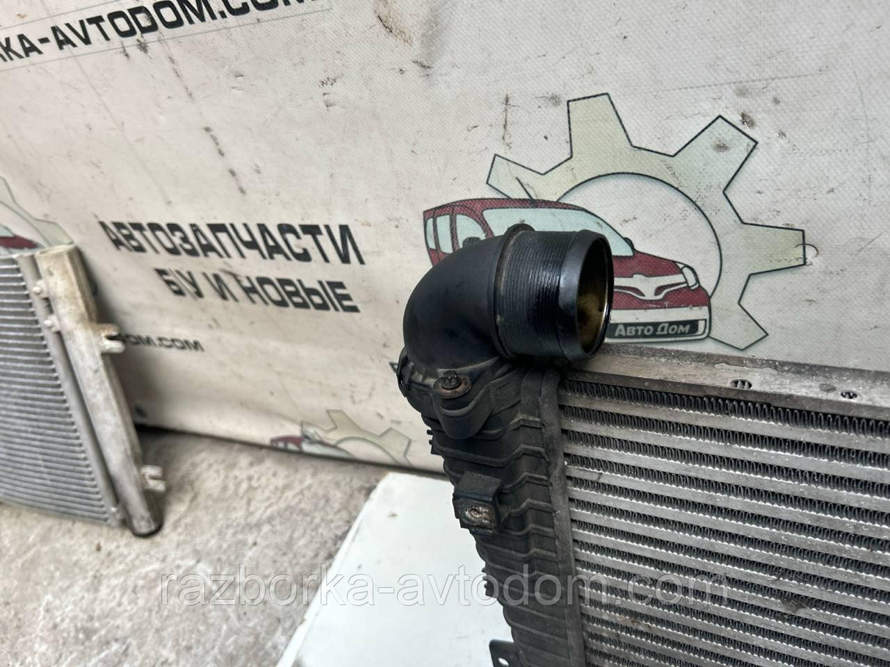 Радіатора інтеркулера Opel Zafira B (05-10) OE:13243008