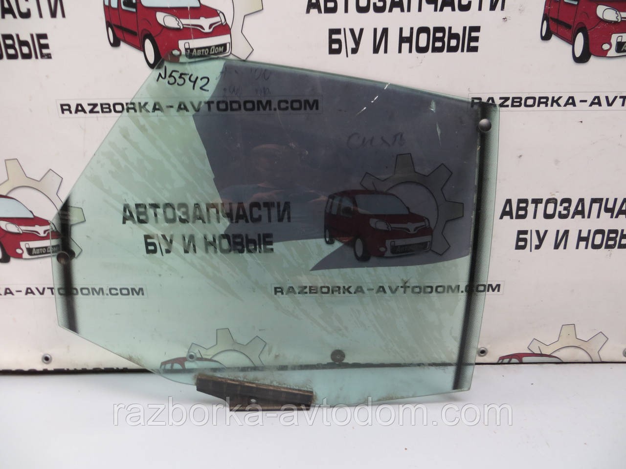 Скло заднього правого дверей Audi 100 C3 (1982-1991) ОЕ: 443845026G