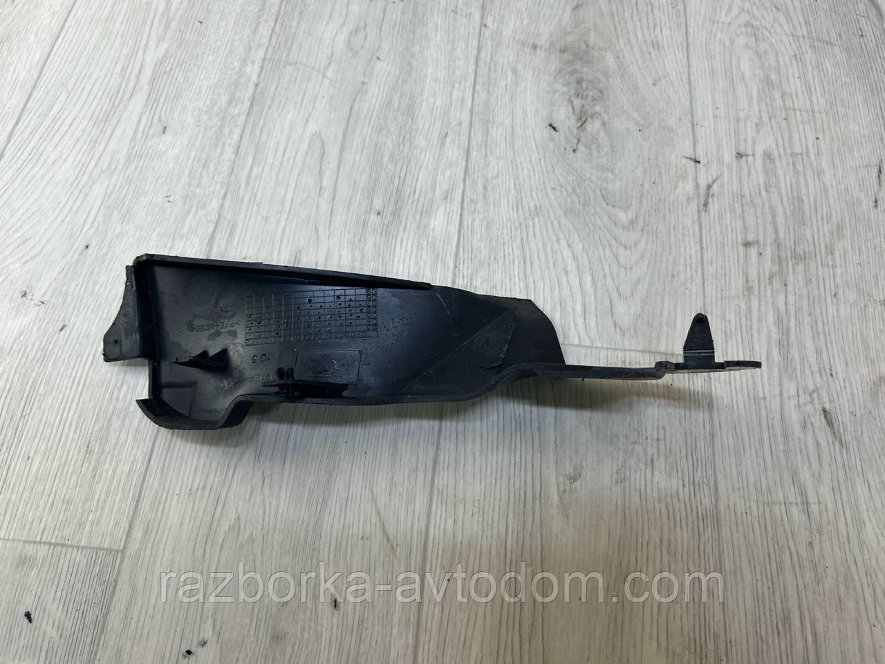 Накладка/Обліцовка петлі капота права PEUGEOT 407 (04-11) OE:9649124480