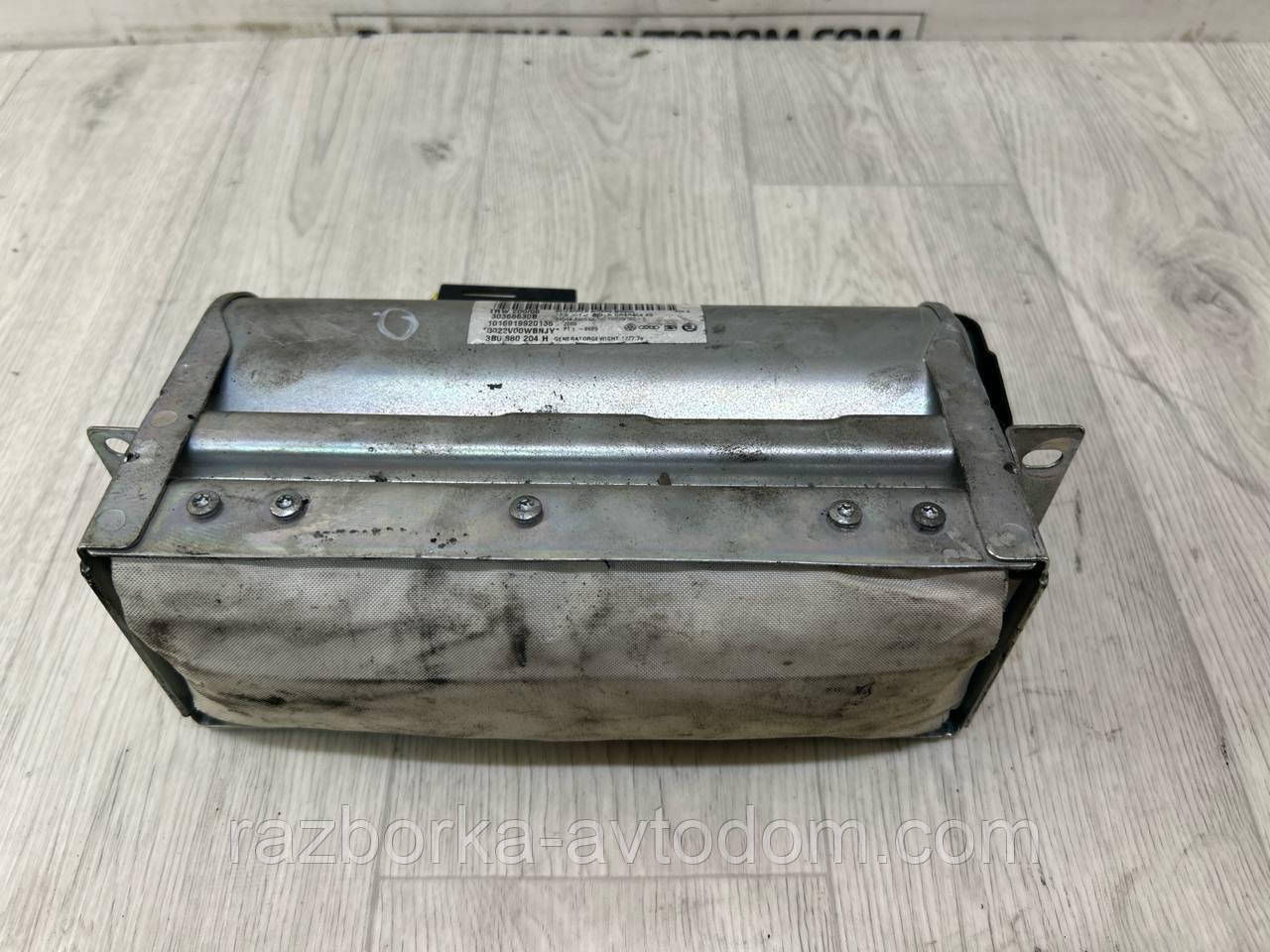 Подушка безпеки (Airbag) у торпедо VW Passat B5 (96-05), Skoda Superb 1 (01-08) OE: 3B0880204H