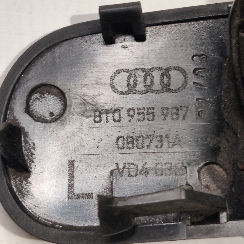 Форсунка омивача скла ліва Audi A4 B8 (07-15) 2.0D