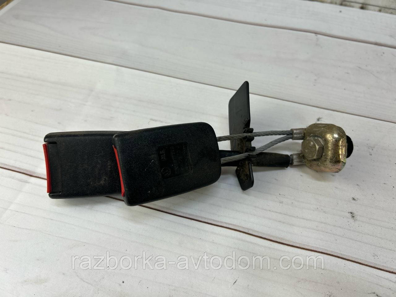 Замок, відповідна частина ременя безпеки VW Passat B5 (96-05) OE:3b0857739a
