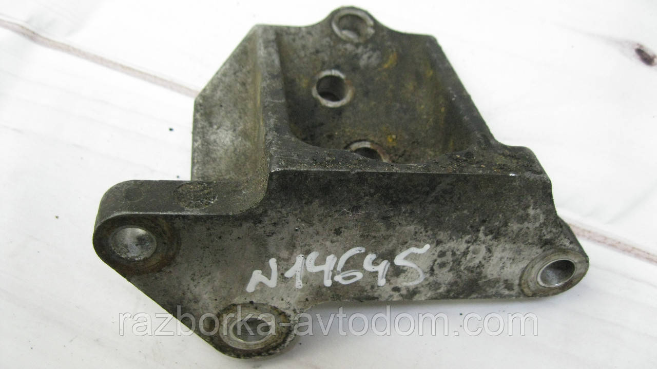 Кронштейн кріплення КПП Nissan X-trail T30 (2001-2007) OE:304418H700