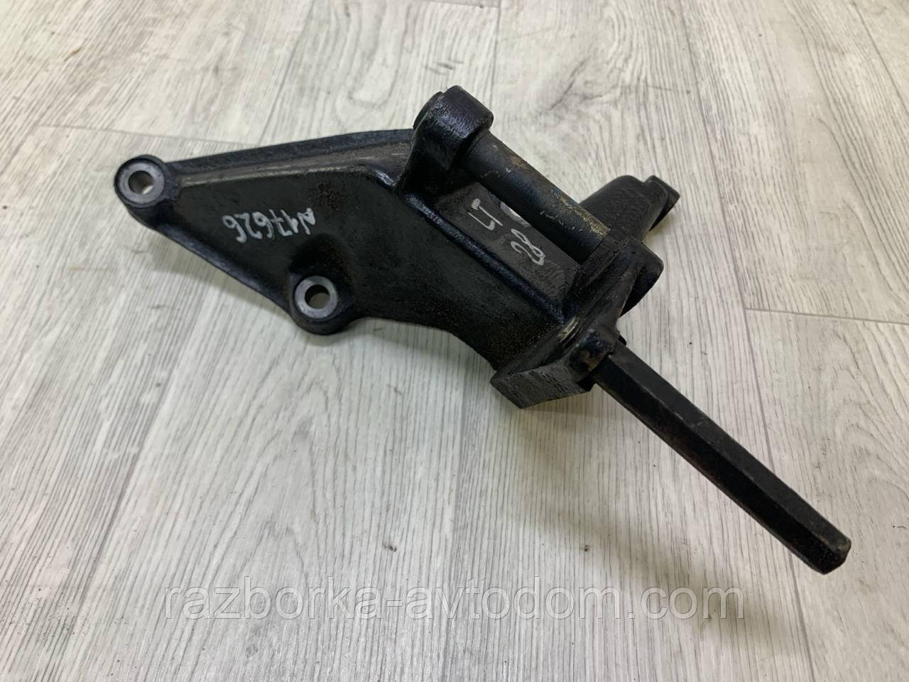 Кронштейн насоса ГУР VW Lt28-55 (1975-1996) OE: 075145261.