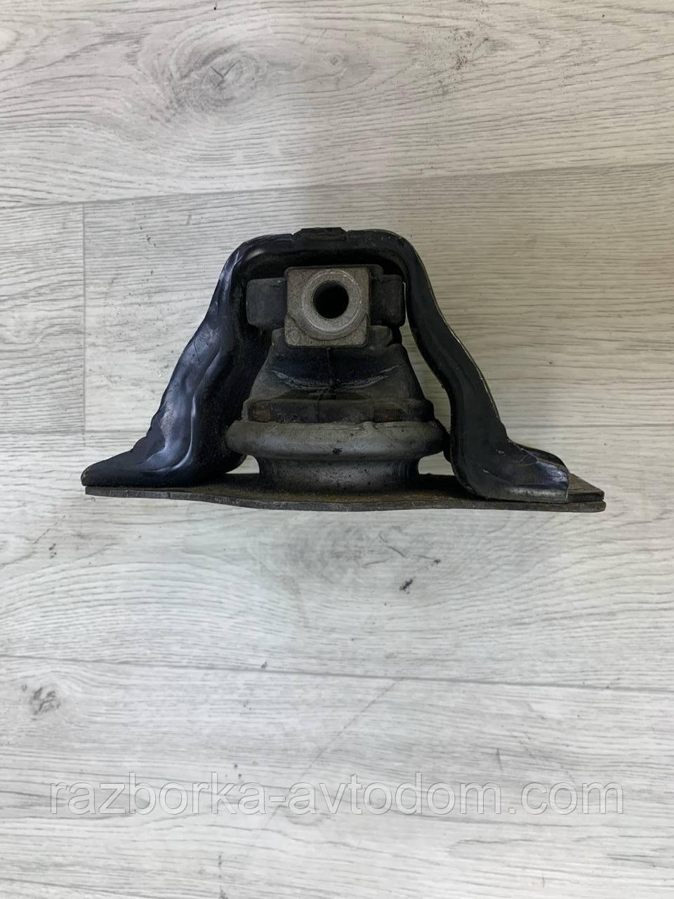 Подушка (опора) двигуна права Renault Megane (2003-2008) OE: 8200338381