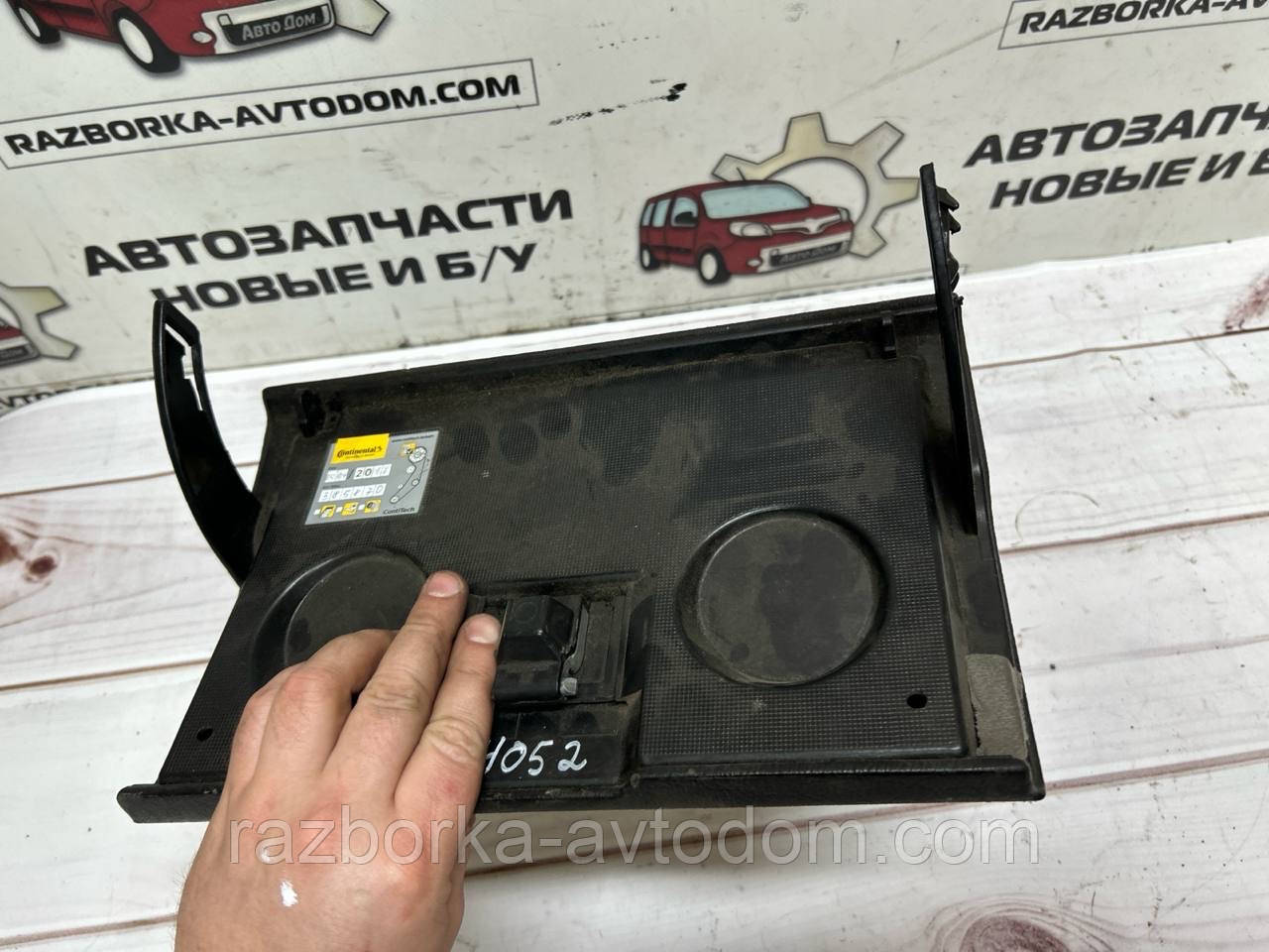 Кришка бардачка VW Transporter T4 (Transporter/Multivan/Caravelle), OE: 1L0857131A