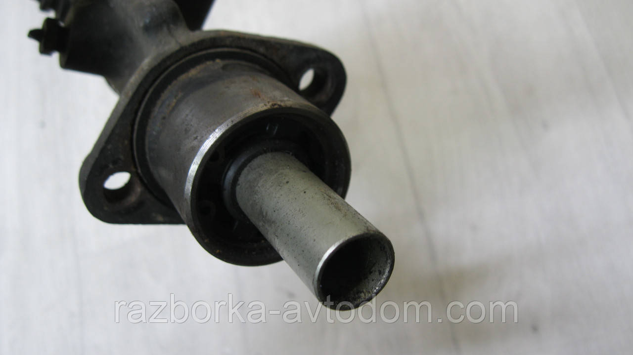Головний гальмівний циліндр 2 виходи Bendix Mercedes Vito W638 (1996-2003) OE: 21026099 OE A0024312802