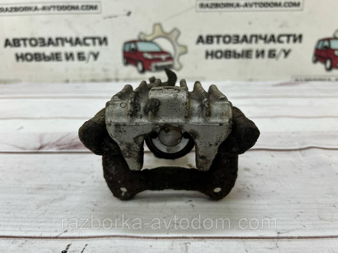 Суппорт задній лівий VW Passat B5 (97-00),Skoda Superb 1, Audi A4 B5, A6 C5 OE: 8E0615423