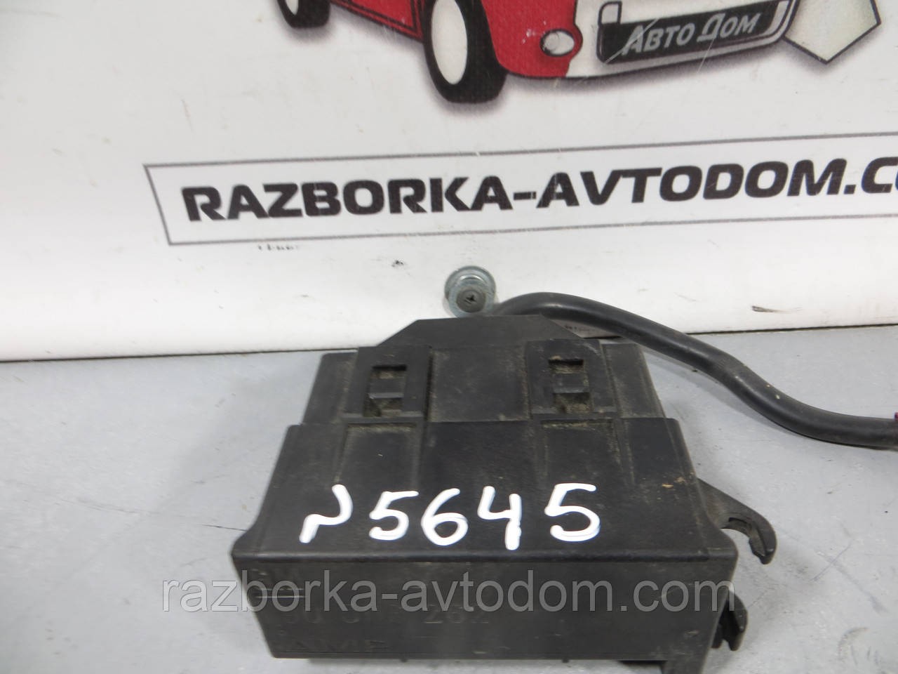 Блок запобіжників у моторному відсіку OPEL VECTRA B (1995-2003) ОЕ: 90506262