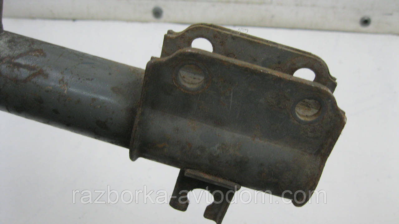 Амортизатор передній правий Subaru Justy 2, Suzuki Swift 2, Renault R5 OE: 6001009743