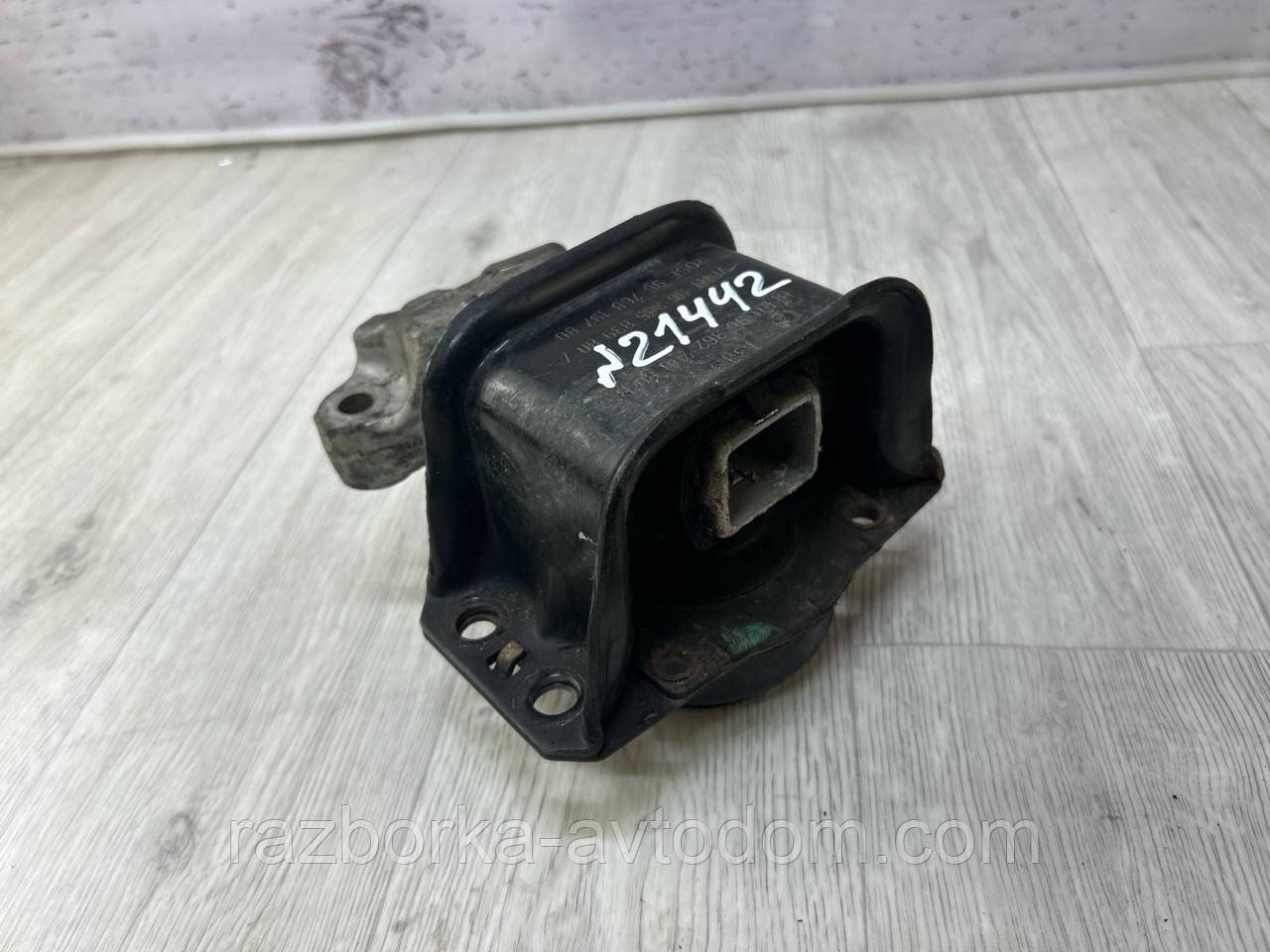 Подушка двигуна права 1.6HDI Peugeot 308 (07-), 307, 5008, 3008, PARTNER OE: 1807GF ДЕФЕКТ
