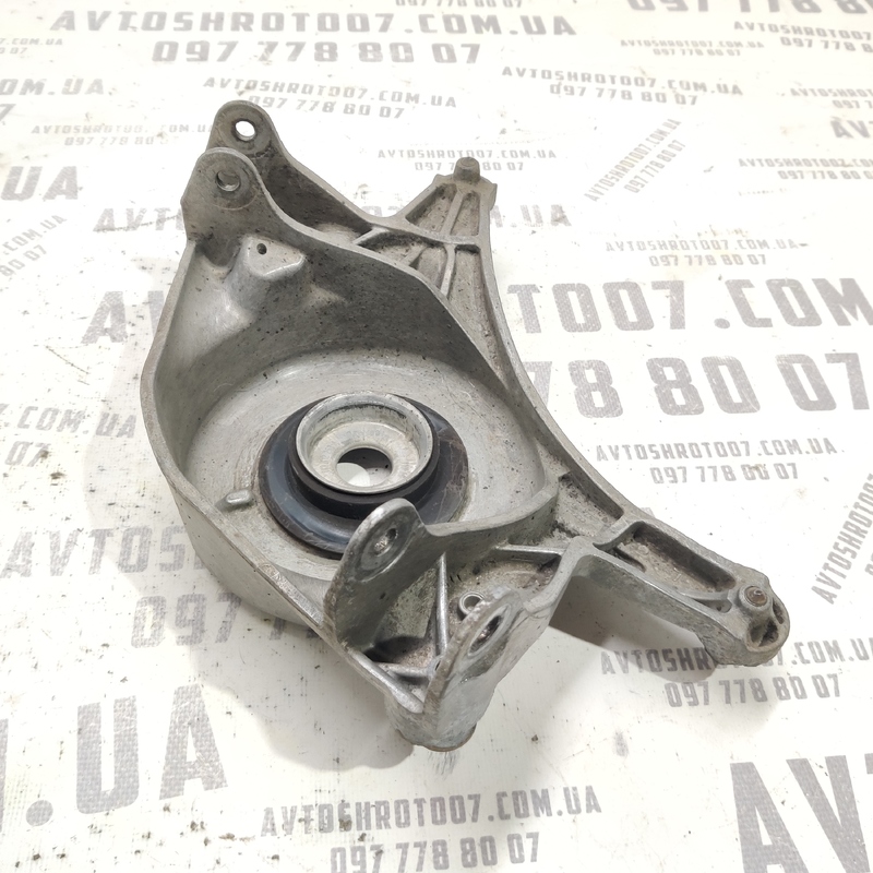 Опора амортизатора ліва Audi A4 B8 07-15 2.0D 8K0412383F
