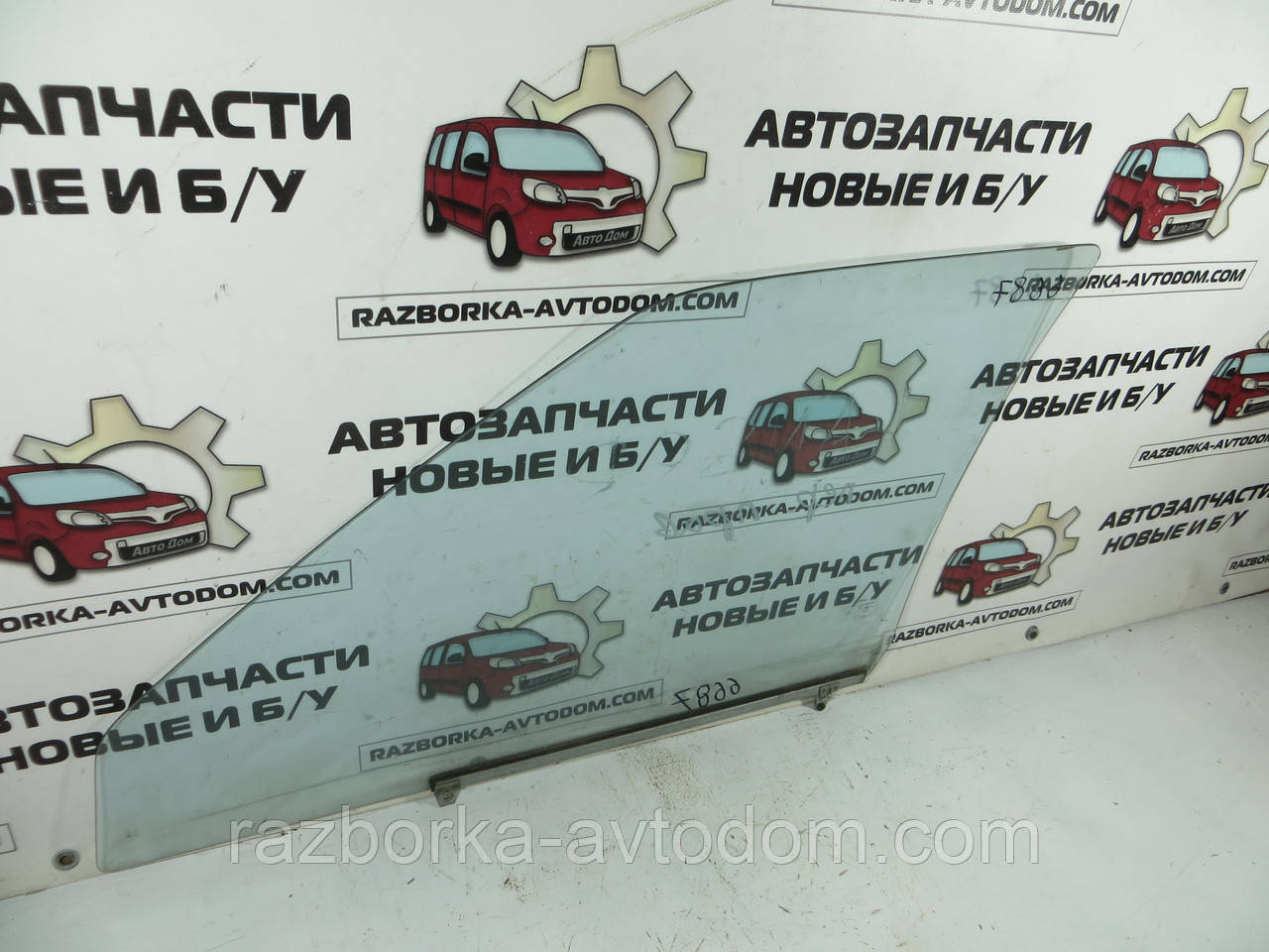 Скло правої двері (3 дверцята) Mitsubishi Lancer, mitsubishi Colt,CJO (1996-2004) Е: MR236668