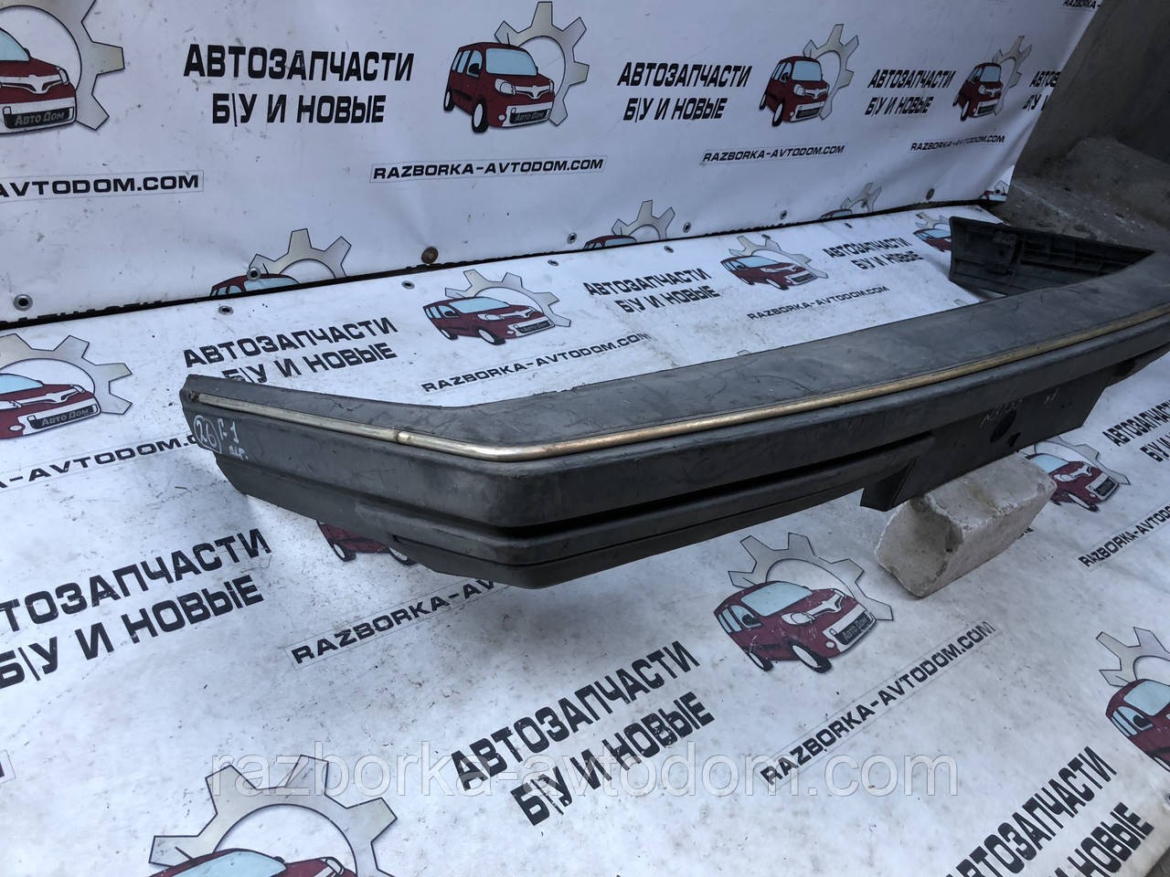 Бампер передній VW Santana B2 (81-84) OEM 325807221