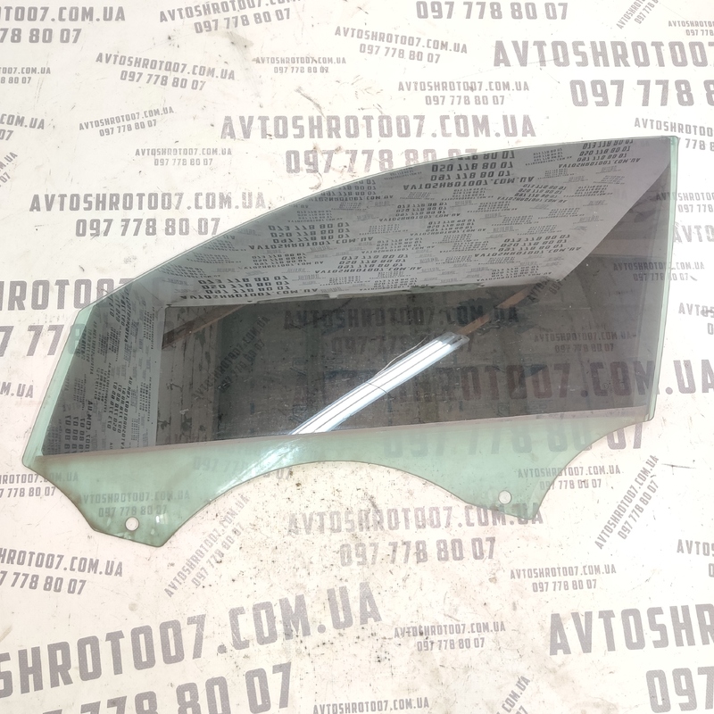 Скло дверей Audi A4 B8 (07-15) 2.0 дизель переднє ліве