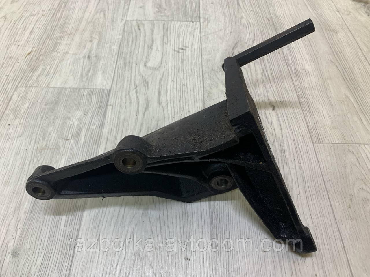 Кронштейн насоса ГУР VW Lt28-55 (1975-1996) OE: 075145261.