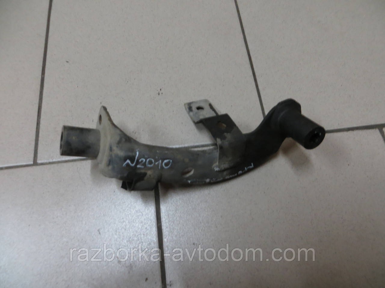 Кронштейн підрамника лівий Renault Kangoo 08-13 8200587025 фото 2