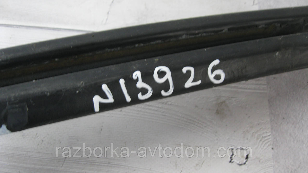 Напрямна роликів розсувних дверей правих середня Opel Combo (2001-2012) OE:24403078, 24403078, 0130488