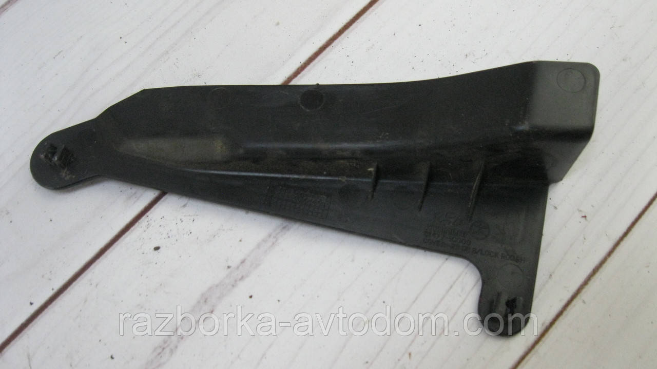 Накладка замка дверей задньої правої Hyundai Getz (2002-2005) OE:814771C000