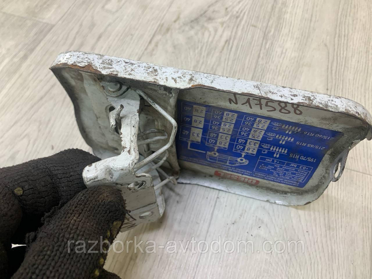 Лючок бака Mercedes Vito W638 (1996-2003), OE: A6387500303