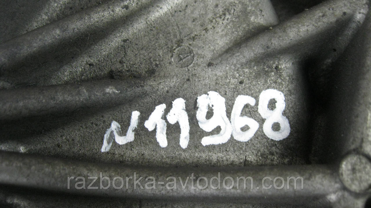 Кронштейн генератора Renault Megane 2, Scenic 2, Trafic (2003-2009) 1,9DCI OE:8200100148