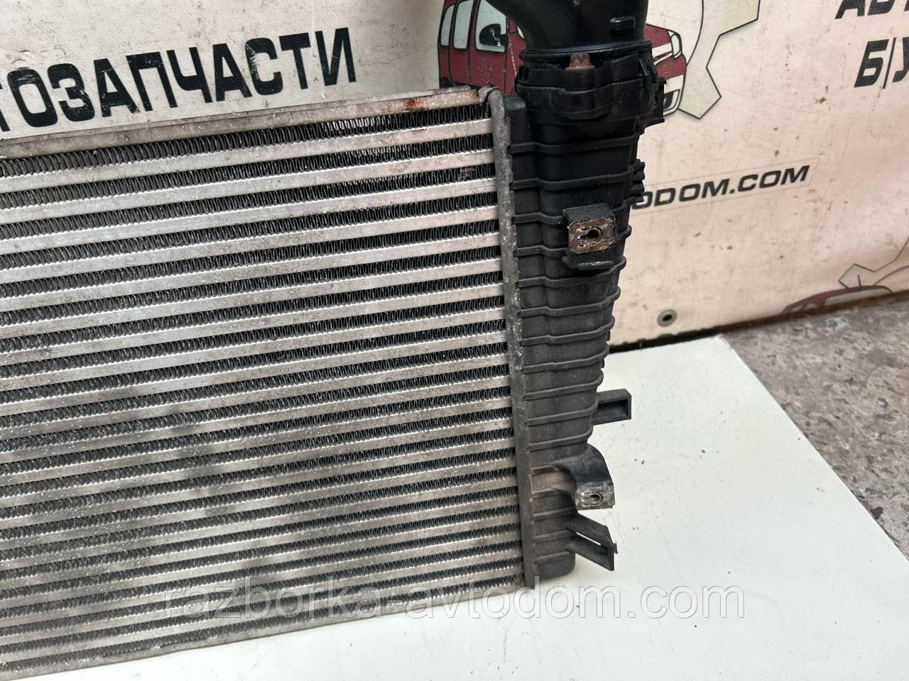 Радіатора інтеркулера Opel Zafira B (05-10) OE:13243008