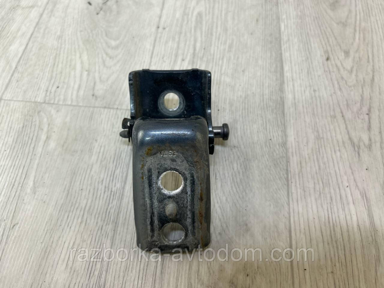 Петля дверей задньої лівої лівої спідня PEUGEOT 407 (04-11) OE:9035Q2