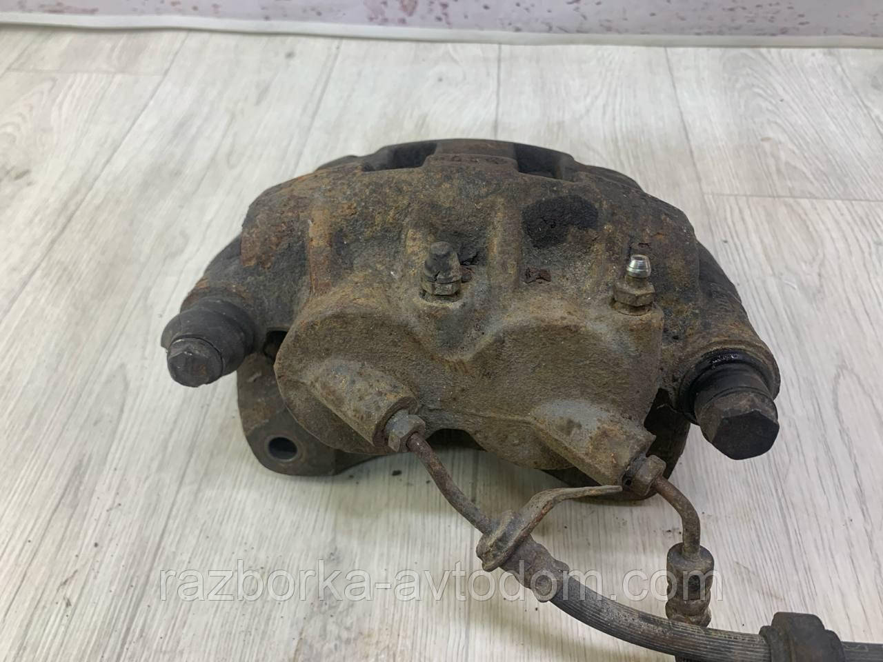 Суппорт передній правий R16/ два шланги Renault Master II (1998-2003) ОЕ:7701206725 OE: 7701049696