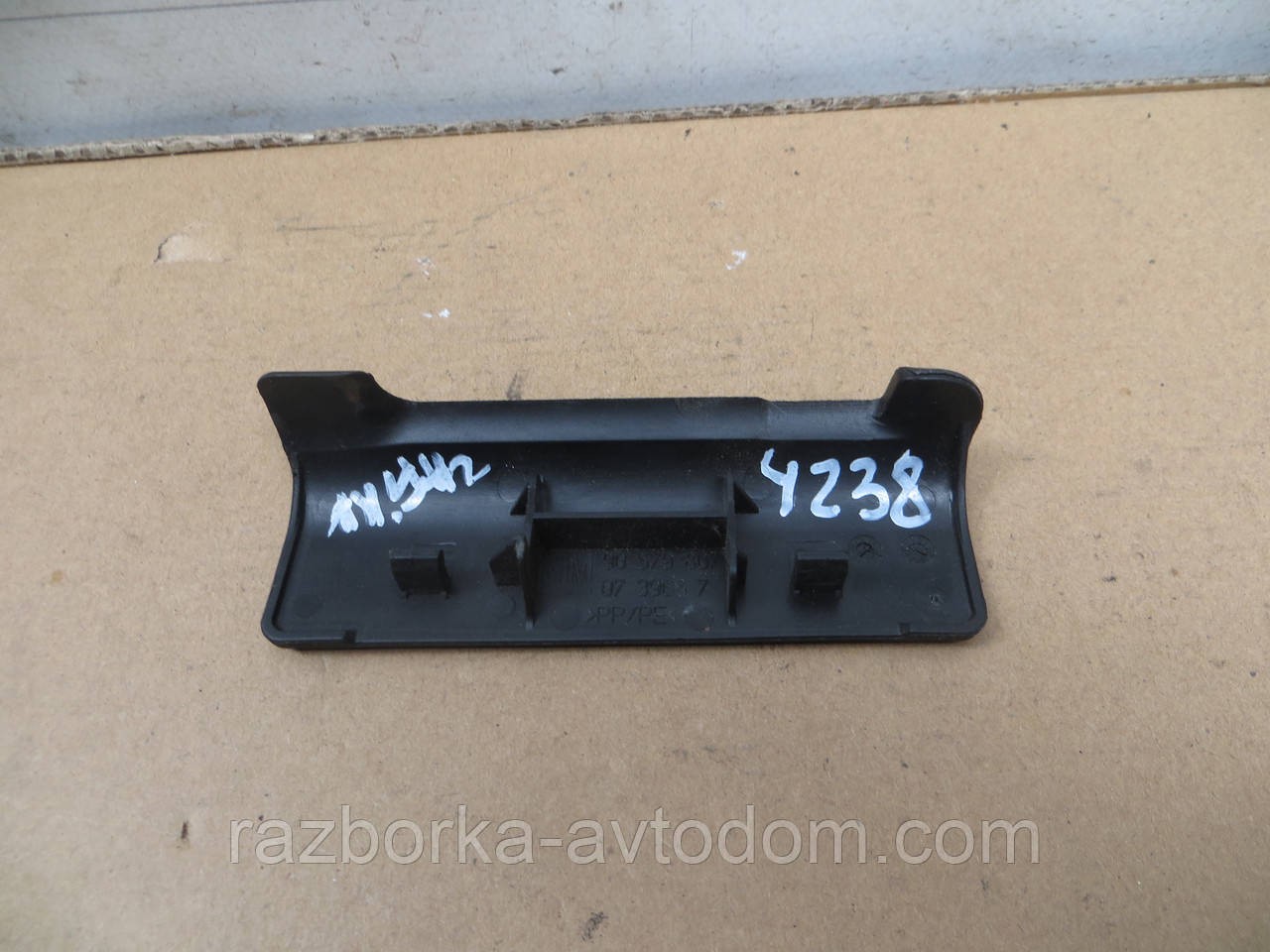 Накладка пластик заглушка сидіння Opel Zafira A (1999-2005) OE:90579807