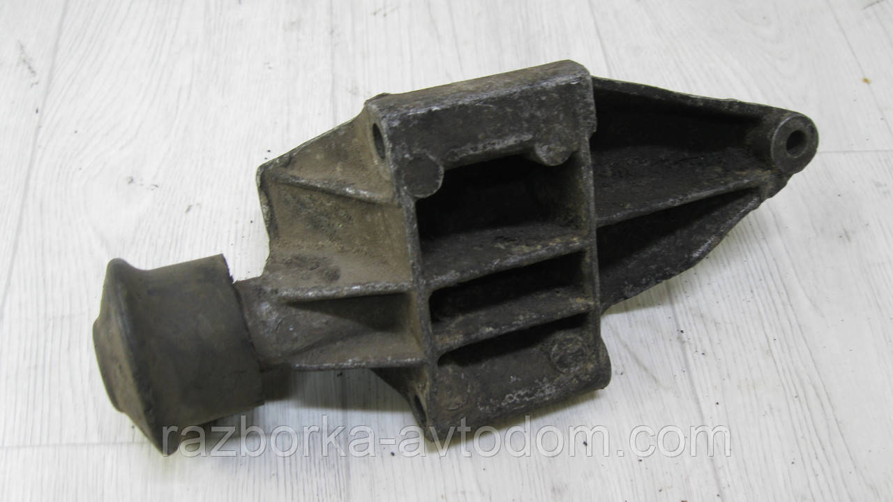 Кронштейн двигуна Audi 100 C3 (1982-1991) OE: 035903143D