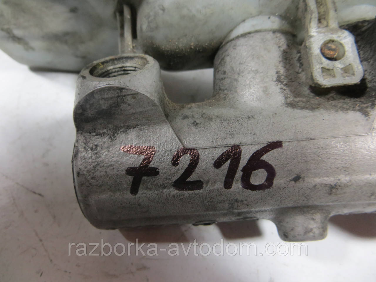 Головний гальмівний циліндр 2 виходи FORD TRANSIT (2000-2006) ОЕ: 4 525 694