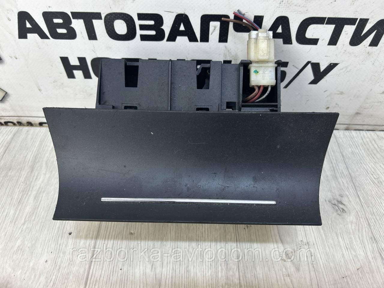 Пепельниця з прикупником SKODA Superb 1 (02-08) OE:3u1857962