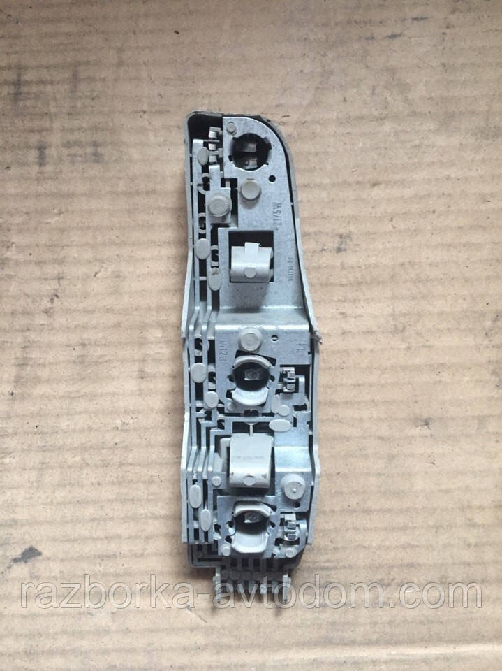 Плата ліхтаря лев (хетчбек) Ford Fiesta (89-95) OE:89FG13N004BA