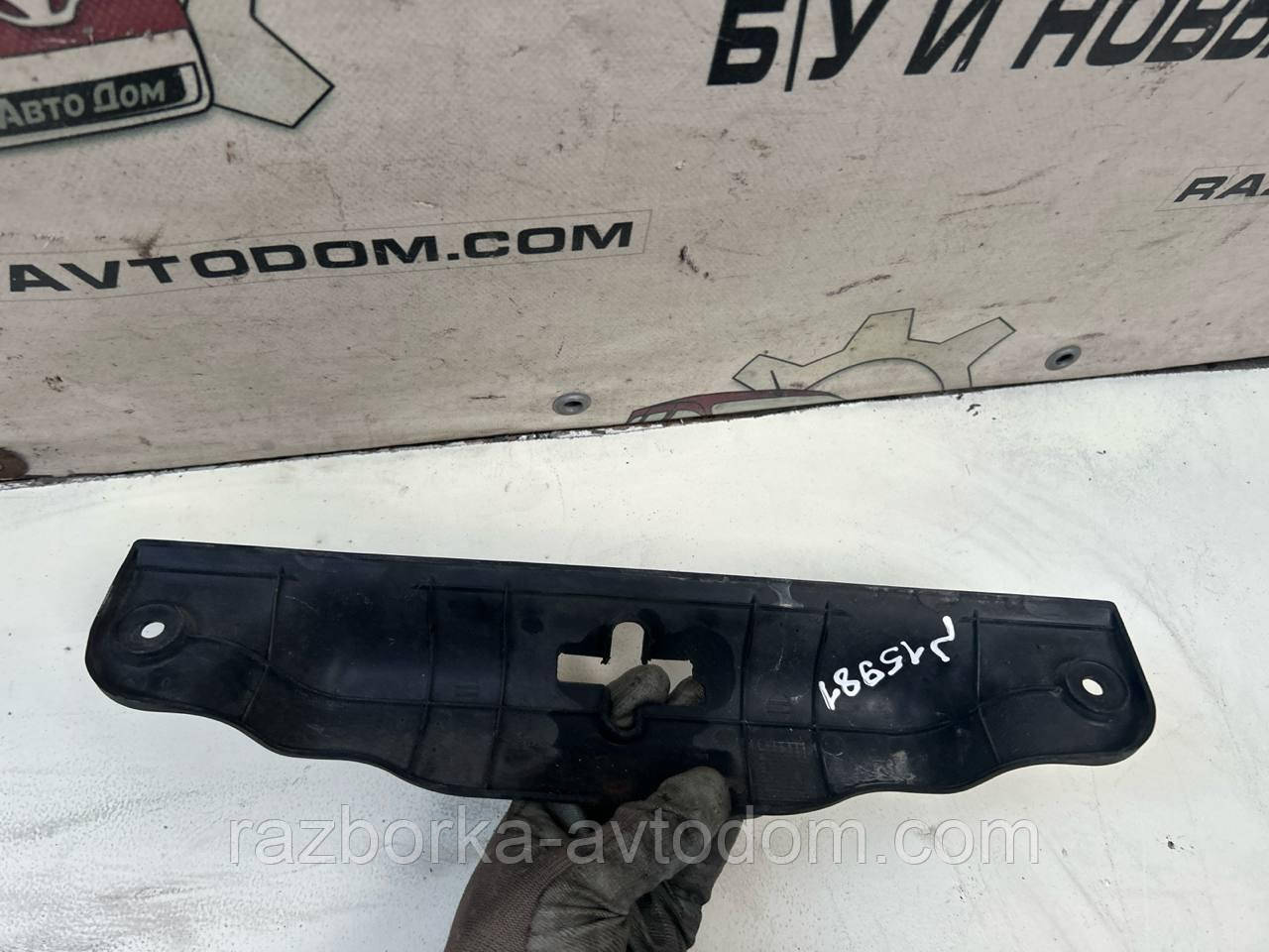 Накладка / пластик замка капота Hyundai Getz (02-10) OE:811931c000