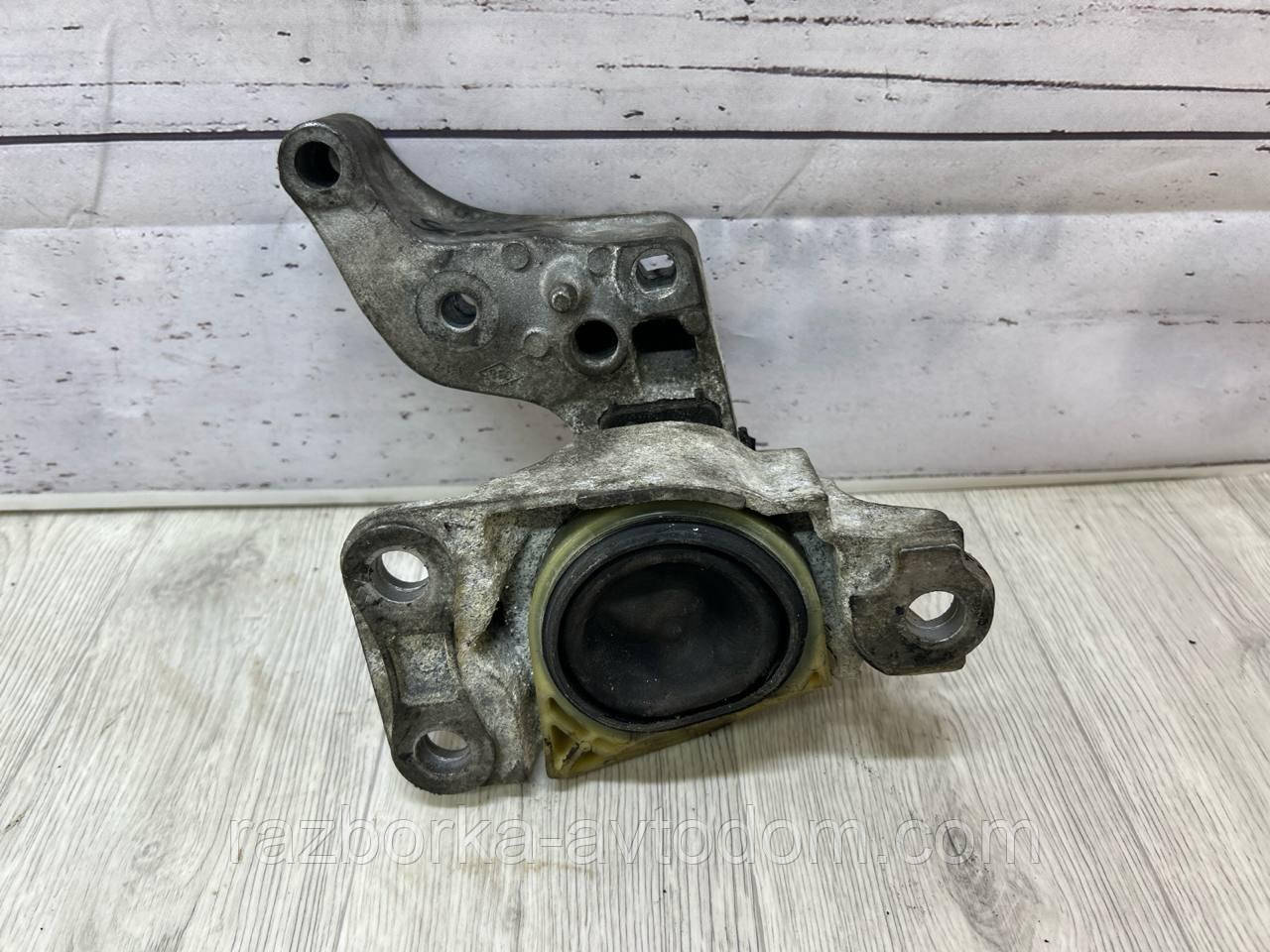 Подушка двигуна права 1.6TDCI Renault Scenic 3, Grand Scenic 3, Megane 3 OE:112841371R