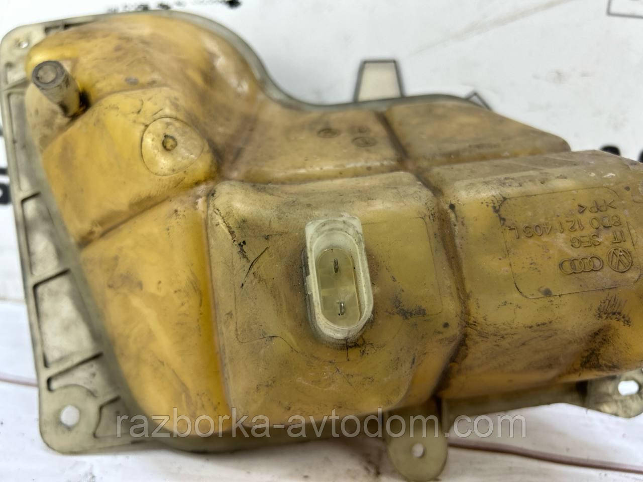 Розширювальний бачок VW Passat B5, Audi A6 C5, Skoda SuperB OE:8d0121403l