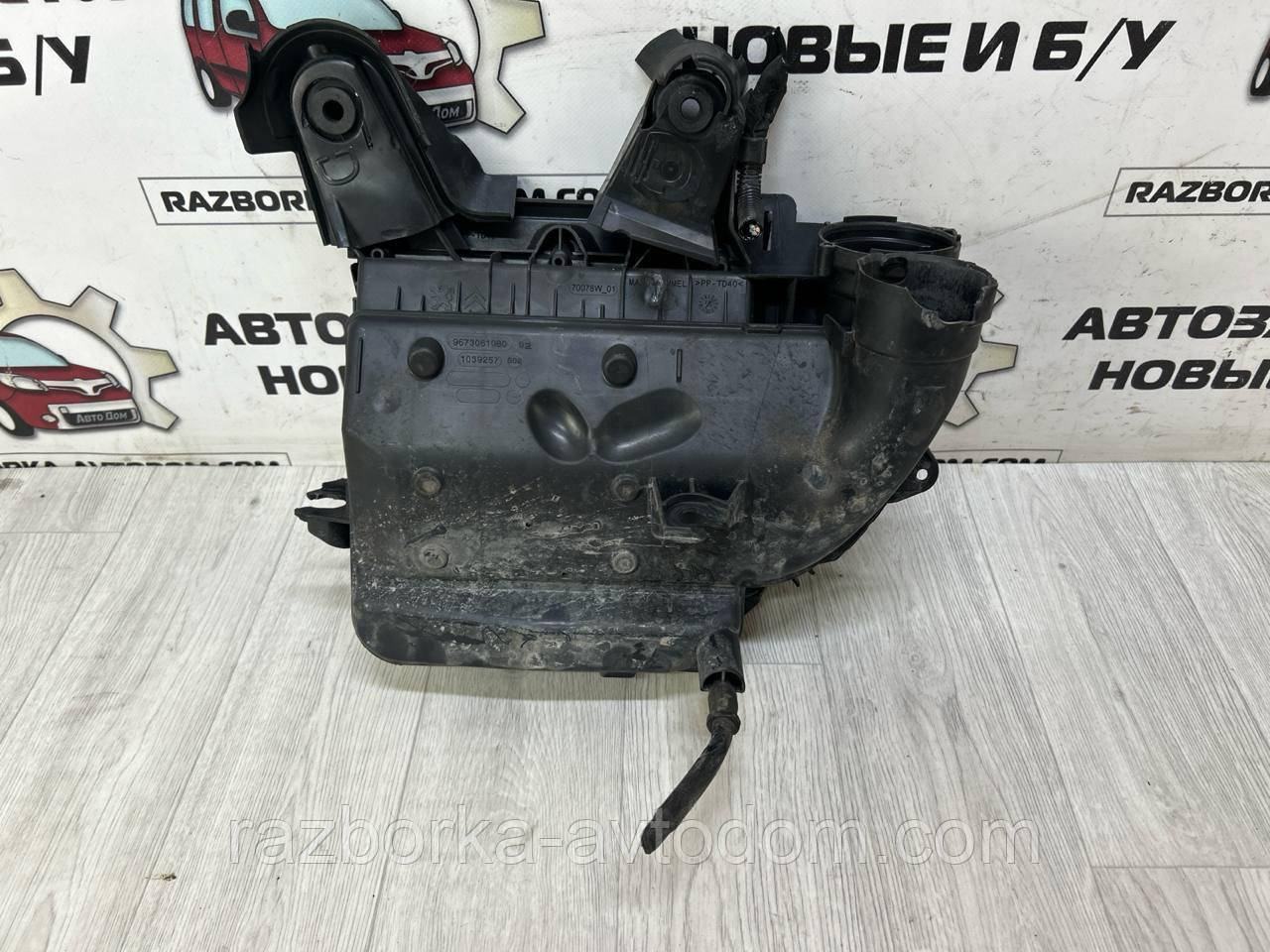 Корпус повітряного фільтра 1.4 HDi (8HR), 1.6 HDi (9H06) Peugeot 308 (07-), 308, 508, 508, Citroen C4 OE:967306108 Дефект OE 96730610801420V1