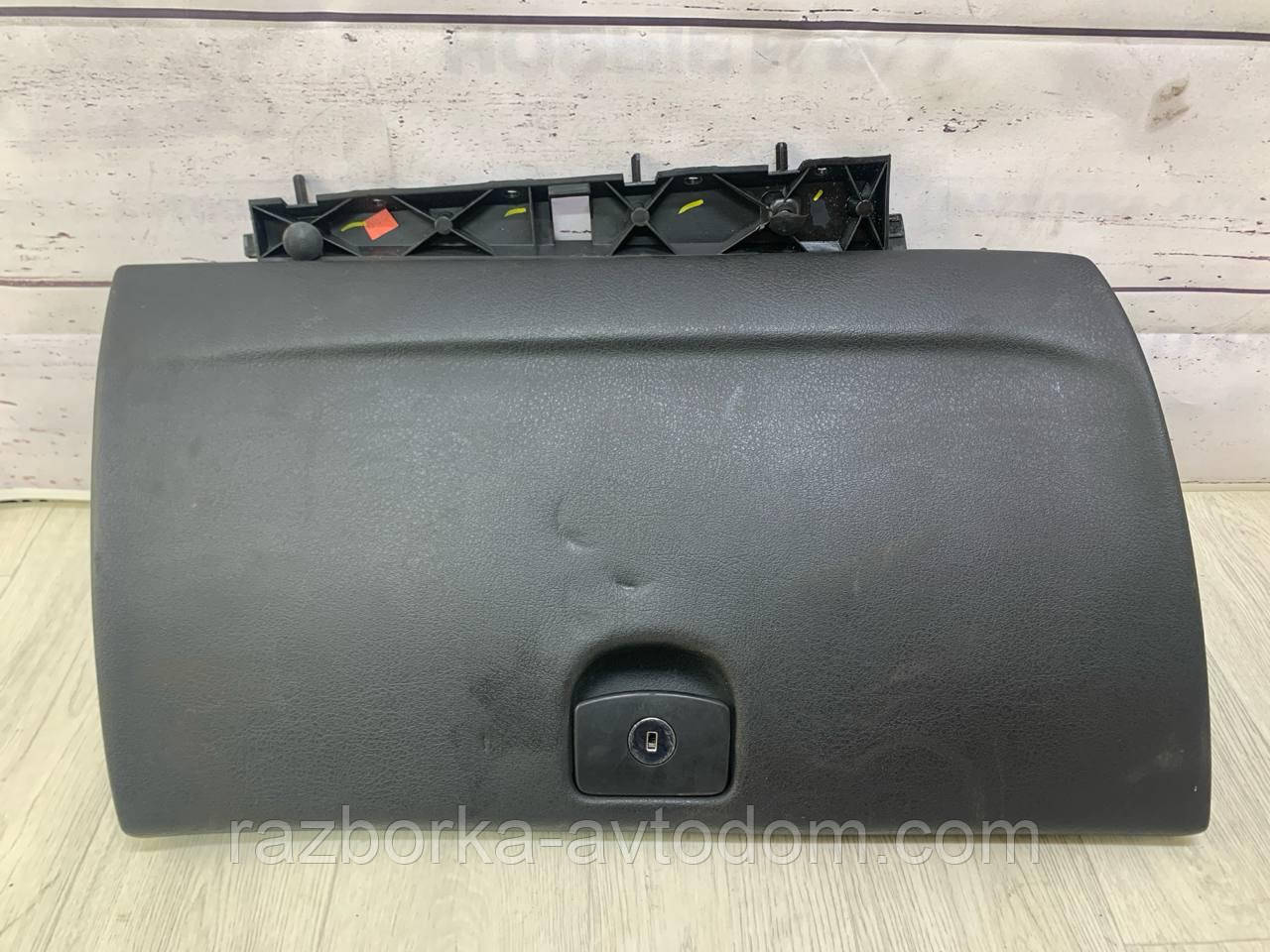 Кришка бардачка PEUGEOT 407 (04-10) OE:8226J0 ДЕФЕКТ!!!